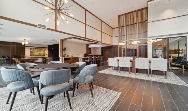 Resident clubhouse with seating at 500 PARQ Parsippany, NJ apartments.